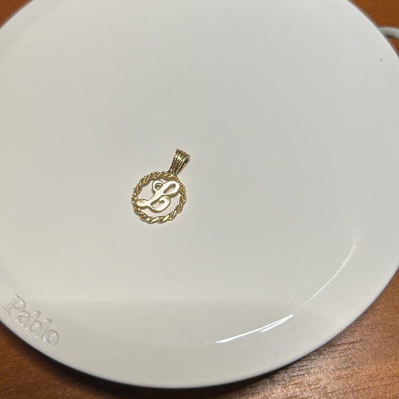 Solid 14k Gold Love Letter Initial L Pendant. - Picture 5 of 9